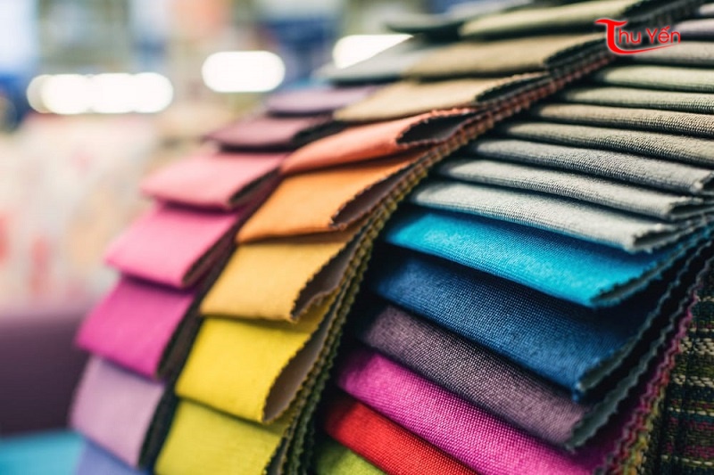 Đặc tính của vải sẹc xây được người dùng đánh giá cao nổi bật với độ co giãn và bề mặt vải mỏng mịn